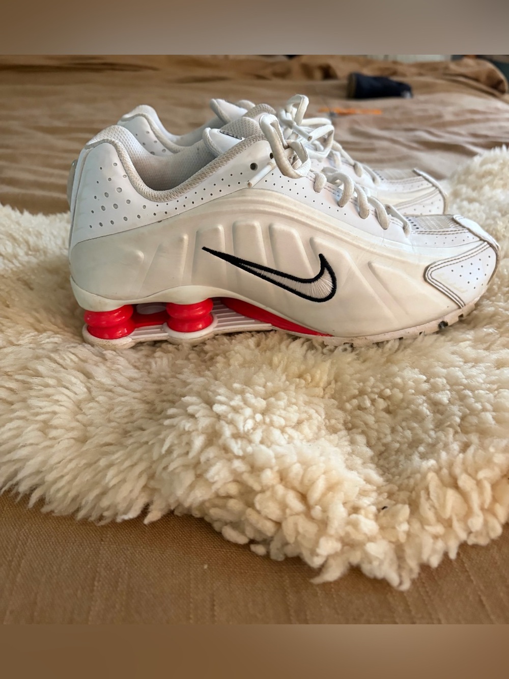 Nike Shox R4 'White Phantom Picante Red' Big Kids Sz. 5